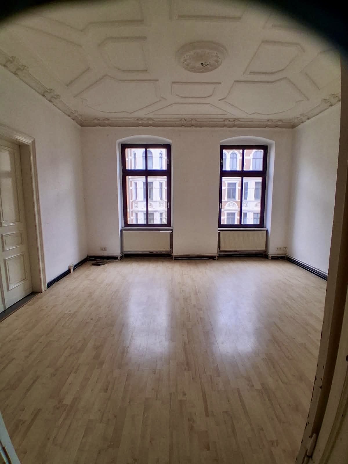Sehr schöne sonnige WG. taugliche 5-R-Wohnung in MD-Altstadt ca.163im2 1.OG.zu vermieten.