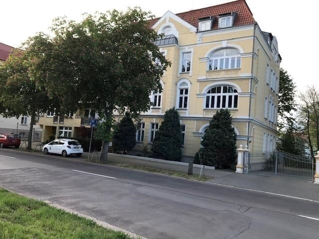 Repräsentative Villa mit historischem Charme
ca.75 m² Gewerbefläche im Erdgeschoss