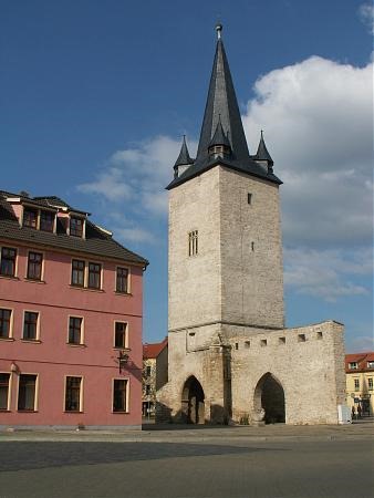 Sehr schönes Ladenlokal mit sonniger Terrasse ca.137m² in Aschersleben zu vermieten.