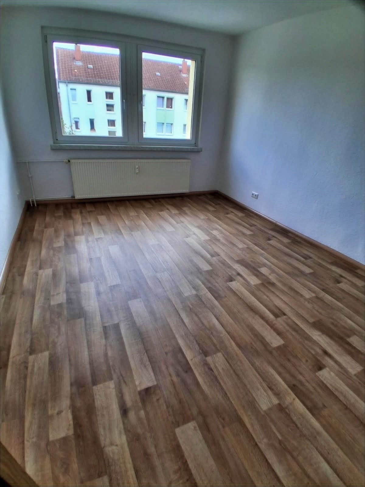 Schöne  sanierte sonnige 2-R-Wohnung ca. 47,09m2  im 3.OG in Burg zu vermieten.