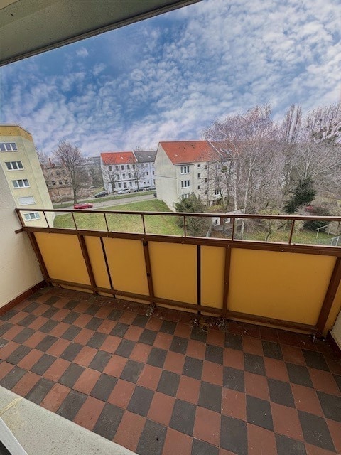 Schöne Stilvolle sonnige 3-R.-Wohnung in Dessau im 4.OG,58,20m2 mit BLK.zu vermieten.