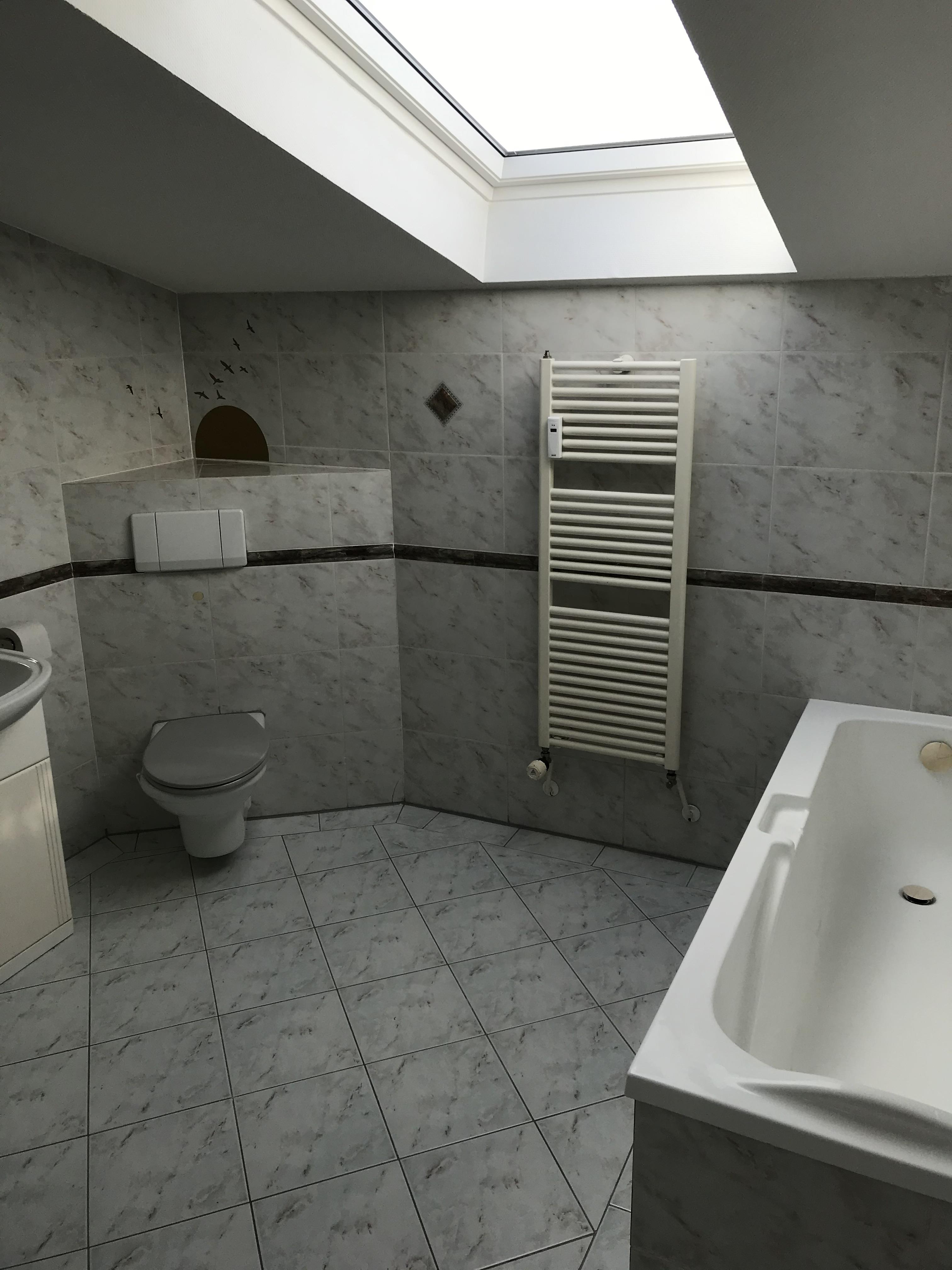 Wohnen über der Stadt 3-Wohnung Maisonette in einer Villa san. Altbau im ca.81m² zu vermieten.