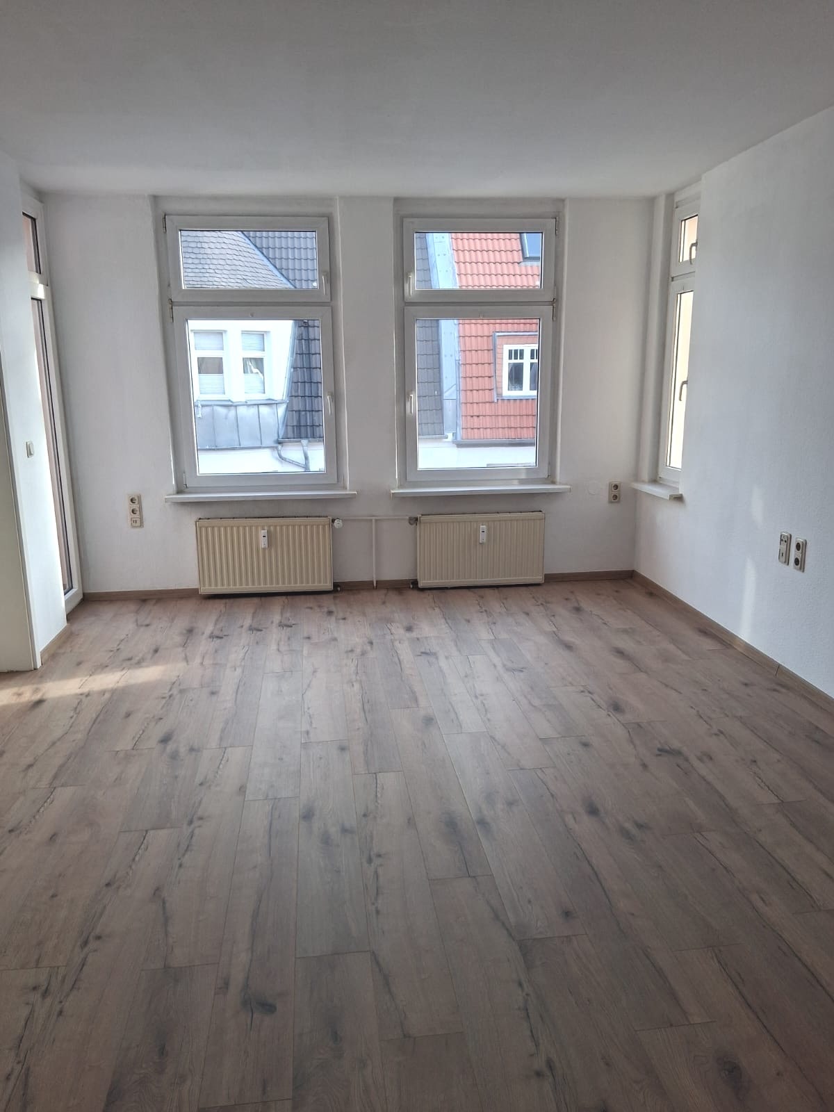 Wohnen über der Stadt schöne 2-R -Wohnung in MD- Stadtfeld-Ost,im DG ca.60m² zu vermieten !